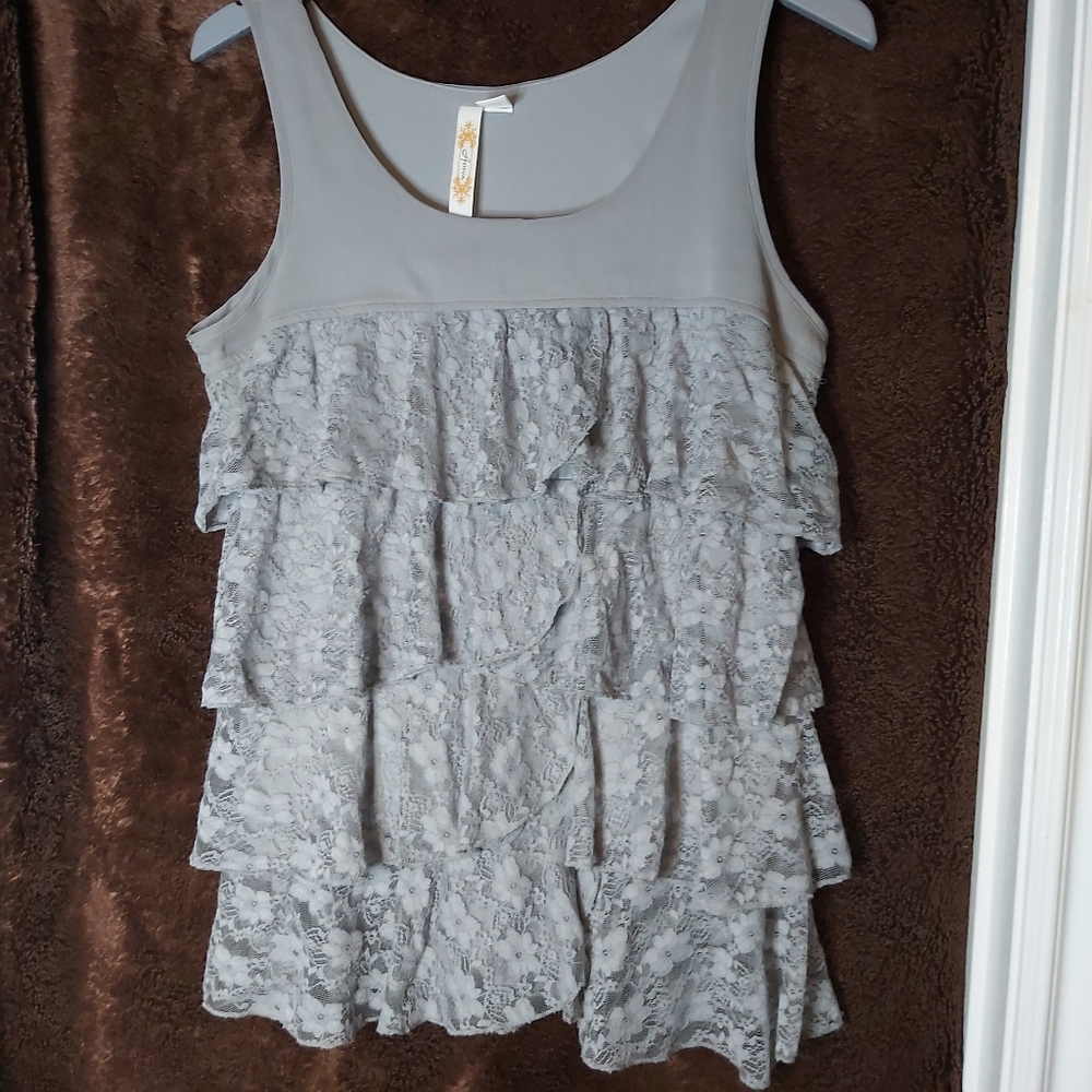 Little lace gray top.. sleeveless and perfect fit for jeans day